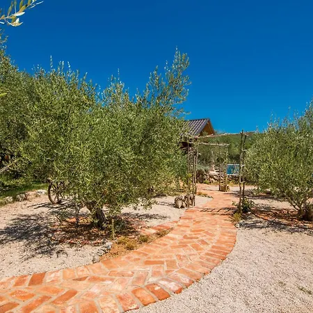 2 Bedroom Awesome In Holiday home Punat
