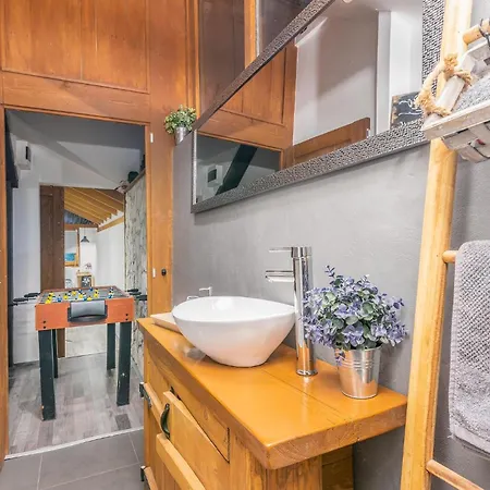 2 Bedroom Awesome In Punat
