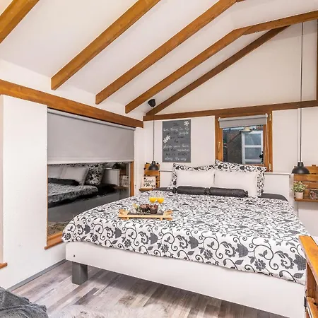2 Bedroom Awesome In Holiday home Punat