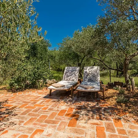 2 Bedroom Awesome In Holiday home *