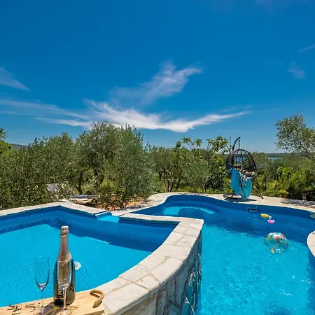 2 Bedroom Awesome In *