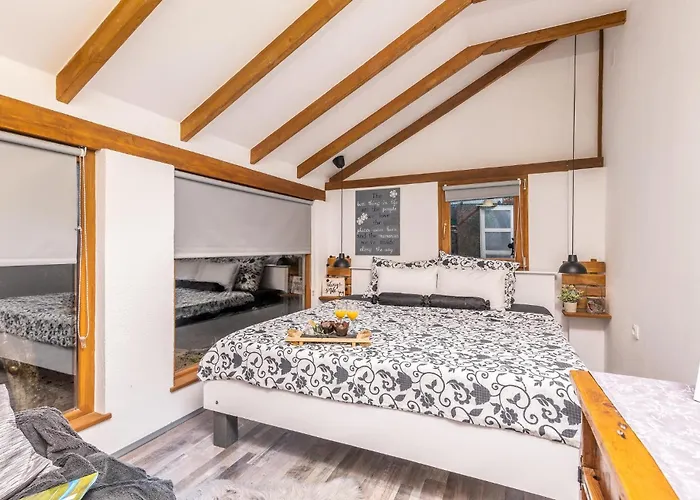 2 Bedroom Awesome In Holiday home Punat