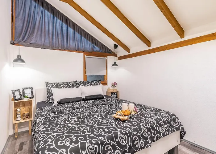 Prázdninový dům 2 Bedroom Awesome In Punat