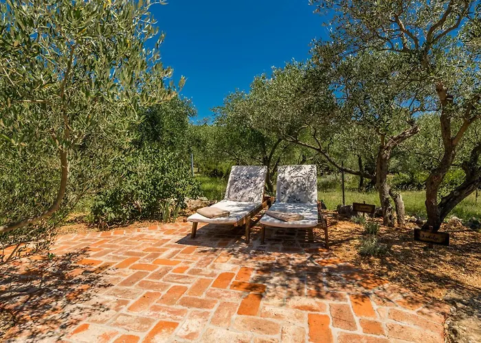2 Bedroom Awesome In Holiday home *