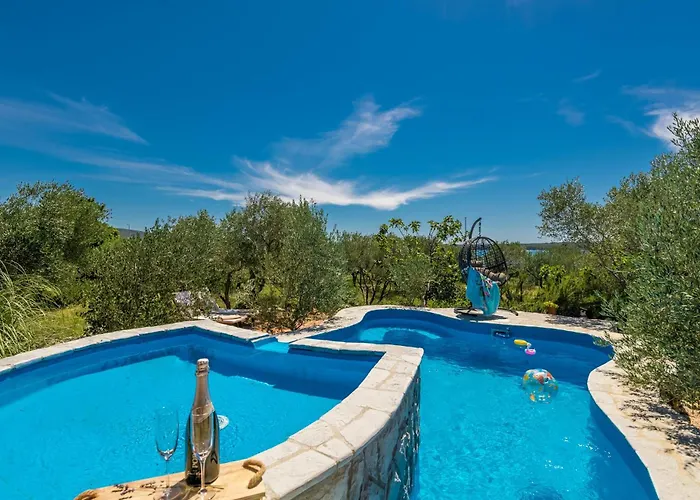 2 Bedroom Awesome In *